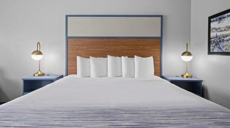 AmericInn by Wyndham Virginia Suite