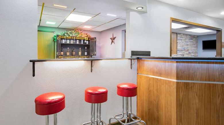<b>AmericInn by Wyndham Pella Restaurant</b>. Images powered by <a href="https://iceportal.shijigroup.com/" title="IcePortal" target="_blank">IcePortal</a>.