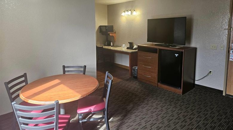 <b>AmericInn Lodge & Suites Marshall Room</b>. Images powered by <a href="https://iceportal.shijigroup.com/" title="IcePortal" target="_blank">IcePortal</a>.
