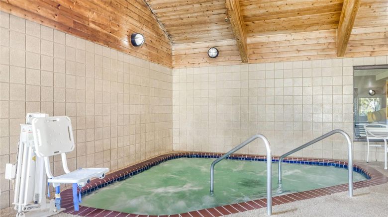 <b>AmericInn by Wyndham Chamberlain Pool</b>. Images powered by <a href="https://iceportal.shijigroup.com/" title="IcePortal" target="_blank">IcePortal</a>.