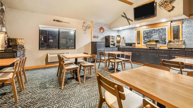 <b>AmericInn by Wyndham Chamberlain Restaurant</b>. Images powered by <a href="https://iceportal.shijigroup.com/" title="IcePortal" target="_blank">IcePortal</a>.
