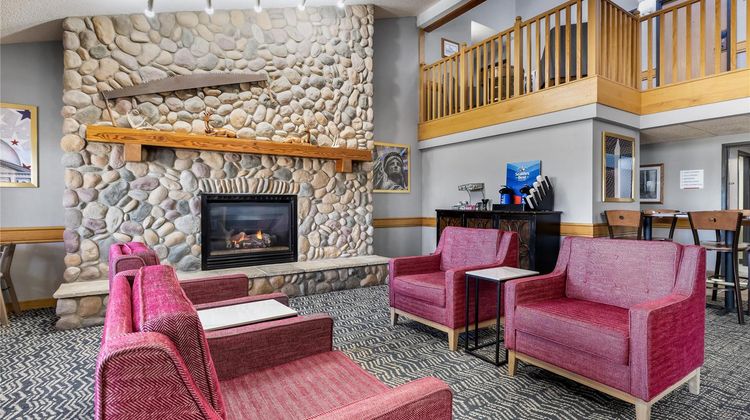 AmericInn Hotel & Suites Stillwater Lobby