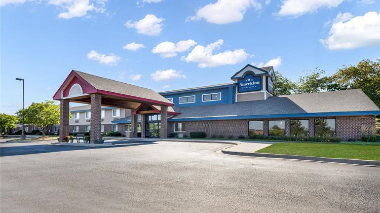 AmericInn Hotel & Suites Stillwater Exterior