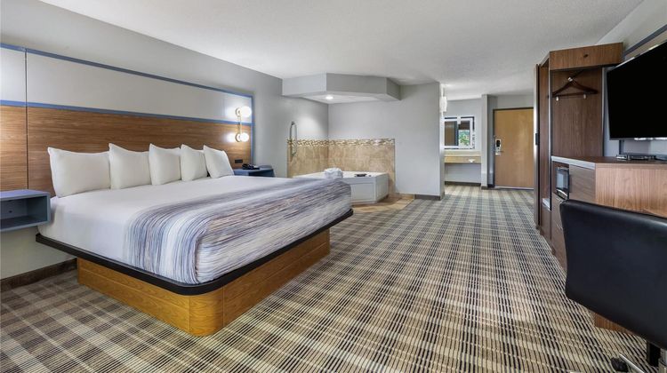 AmericInn Hotel & Suites Stillwater Suite