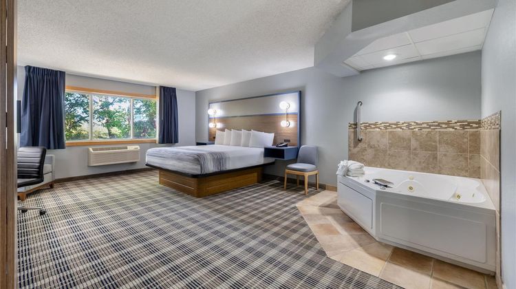 AmericInn Hotel & Suites Stillwater Suite