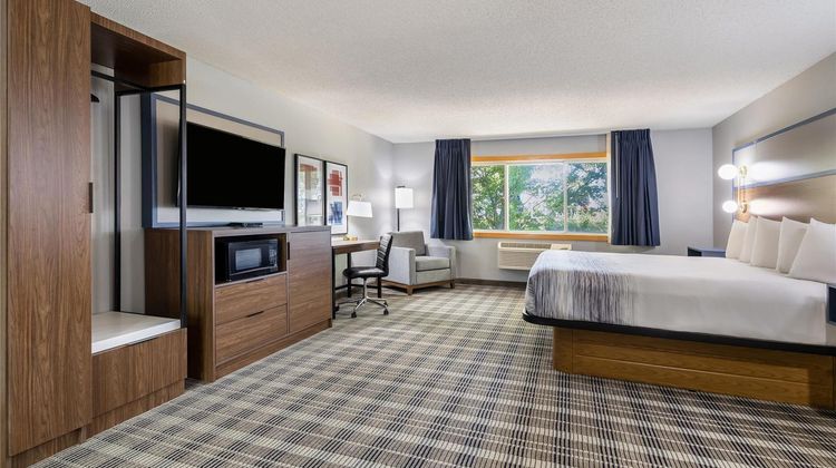 AmericInn Hotel & Suites Stillwater Suite