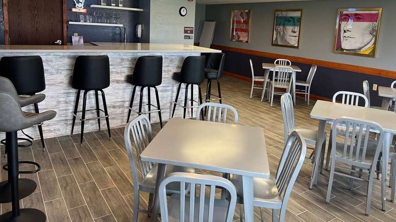 <b>AmericInn by Wyndham Manitowoc Restaurant</b>. Images powered by <a href="https://iceportal.shijigroup.com/" title="IcePortal" target="_blank">IcePortal</a>.