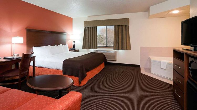 AmericInn by Wyndham Manitowoc Room