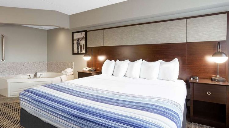 AmericInn by Wyndham Madison South Suite