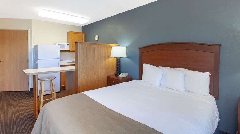 <b>AmericInn by Wyndham Hutchinson Suite</b>. Images powered by <a href="https://iceportal.shijigroup.com/" title="IcePortal" target="_blank">IcePortal</a>.