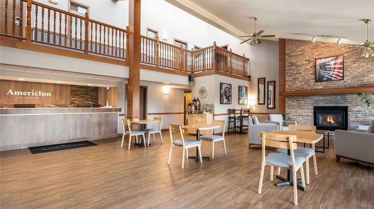 AmericInn by Wyndham Hutchinson Lobby