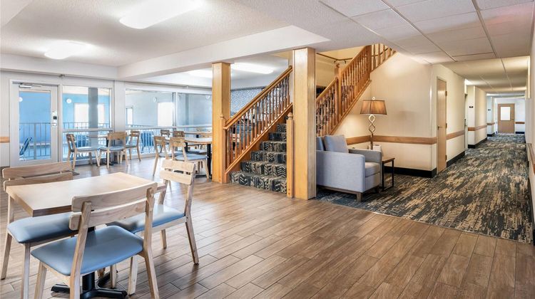 AmericInn by Wyndham Hutchinson Lobby