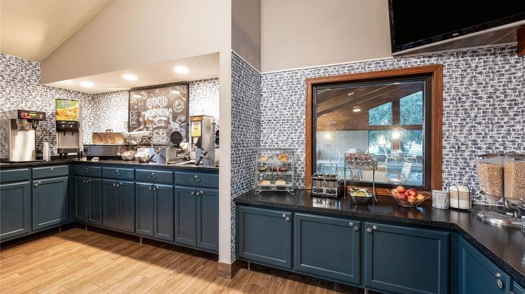 AmericInn by Wyndham Hutchinson Restaurant