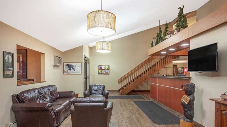 AmericInn by Wyndham Cloquet Lobby