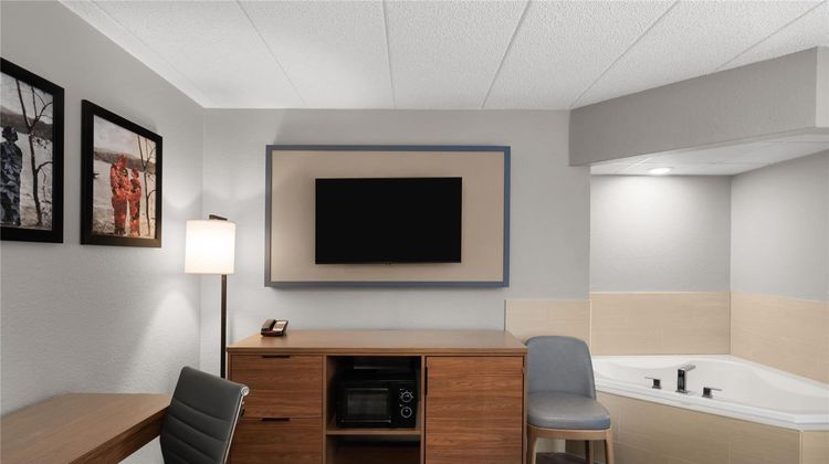 AmericInn by Wyndham Tofte-Lake Superior Suite