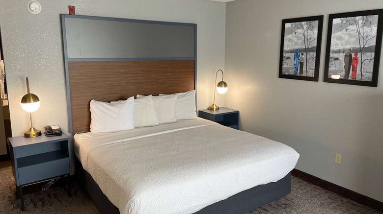 <b>AmericInn by Wyndham Ankeny Room</b>. Images powered by <a href="https://iceportal.shijigroup.com/" title="IcePortal" target="_blank">IcePortal</a>.