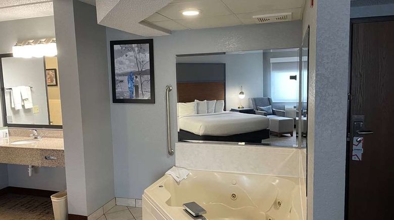<b>AmericInn by Wyndham Ankeny Room</b>. Images powered by <a href="https://iceportal.shijigroup.com/" title="IcePortal" target="_blank">IcePortal</a>.