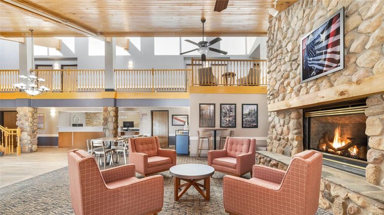 <b>AmericInn by Wyndham Bismarck Lobby</b>. Images powered by <a href="https://iceportal.shijigroup.com/" title="IcePortal" target="_blank">IcePortal</a>.