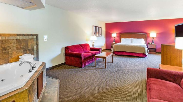 AmericInn by Wyndham Medora Suite