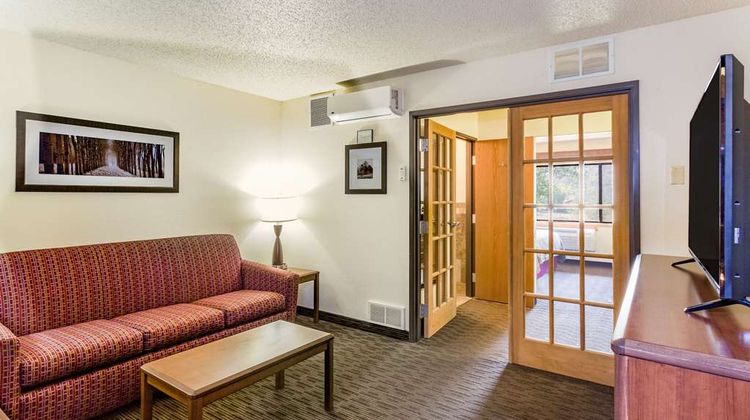 AmericInn by Wyndham Medora Suite