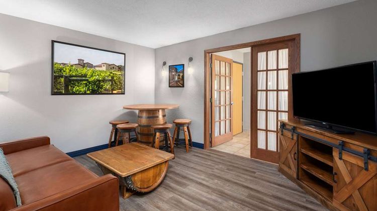 AmericInn by Wyndham Wabasha Suite