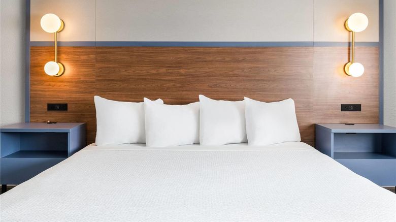 <b>AmericInn by Wyndham Mounds View Room</b>. Images powered by <a href="https://iceportal.shijigroup.com/" title="IcePortal" target="_blank">IcePortal</a>.