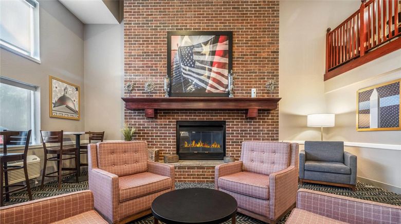 <b>AmericInn by Wyndham Mounds View Lobby</b>. Images powered by <a href="https://iceportal.shijigroup.com/" title="IcePortal" target="_blank">IcePortal</a>.