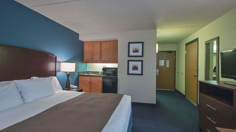 <b>AmericInn Lodge & Suites Fort Dodge Suite</b>. Images powered by <a href="https://iceportal.shijigroup.com/" title="IcePortal" target="_blank">IcePortal</a>.
