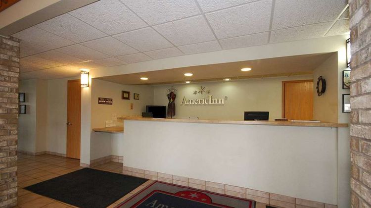 AmericInn by Wyndham Merrill Lobby