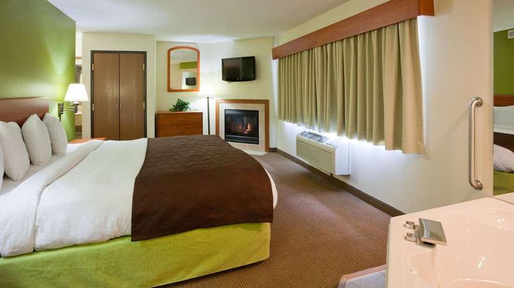 AmericInn by Wyndham Thief River Falls Suite