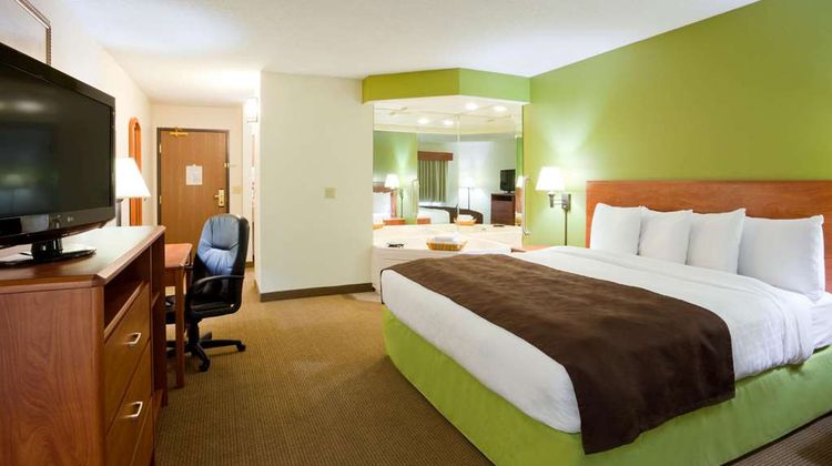 AmericInn by Wyndham Thief River Falls Suite