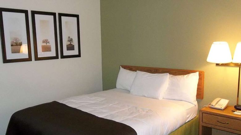 <b>AmericInn by Wyndham Grand Rapids Room</b>. Images powered by <a href="https://iceportal.shijigroup.com/" title="IcePortal" target="_blank">IcePortal</a>.