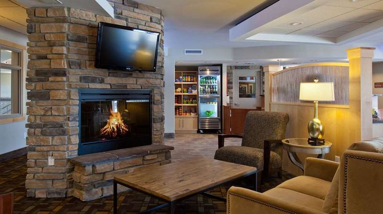 AmericInn by Wyndham Fairfield Lobby
