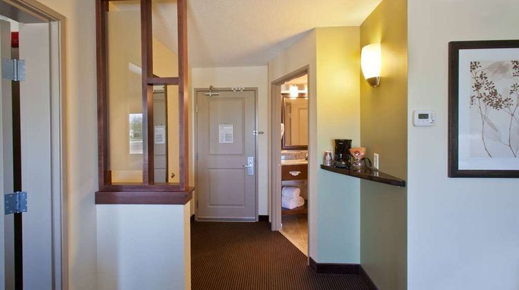AmericInn by Wyndham Fairfield Room