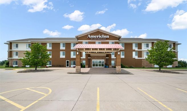 AmericInn by Wyndham Fairfield Exterior