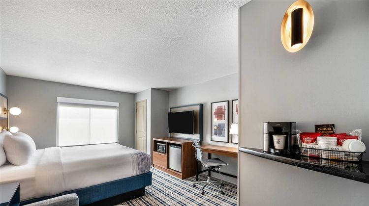 AmericInn by Wyndham Fairfield Room