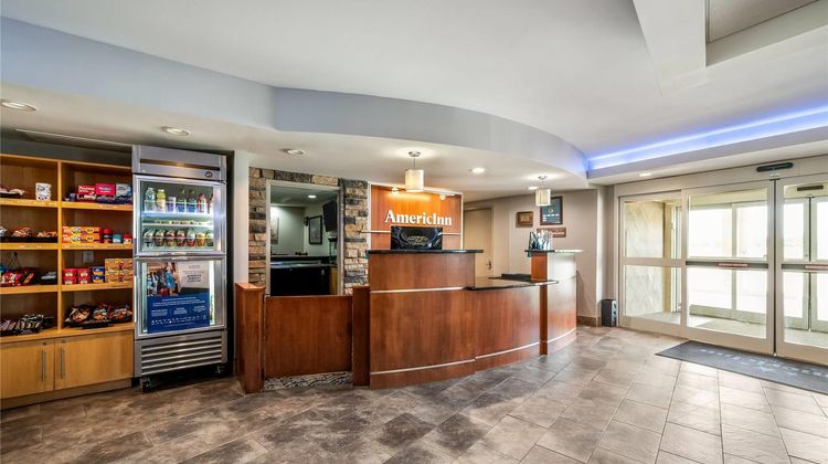 AmericInn by Wyndham Fairfield Lobby