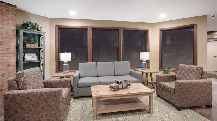 AmericInn Hotel & Suites Mount Pleasant Lobby