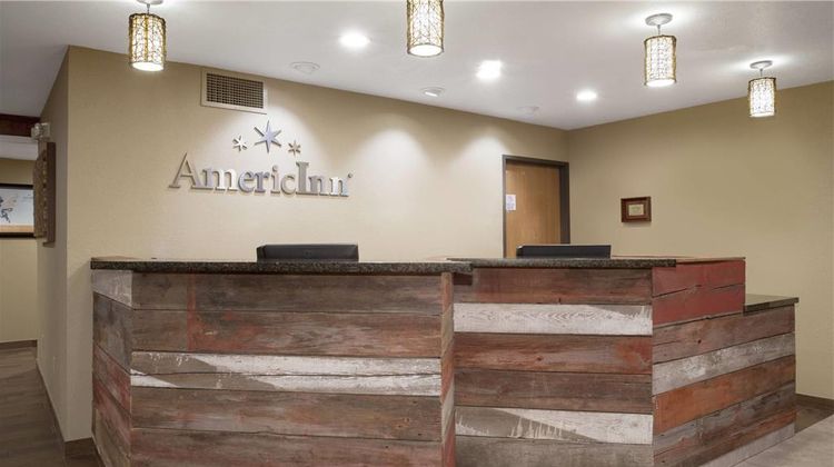 AmericInn Hotel & Suites Mount Pleasant Lobby