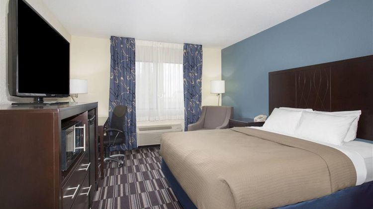AmericInn Hotel & Suites Mount Pleasant Room