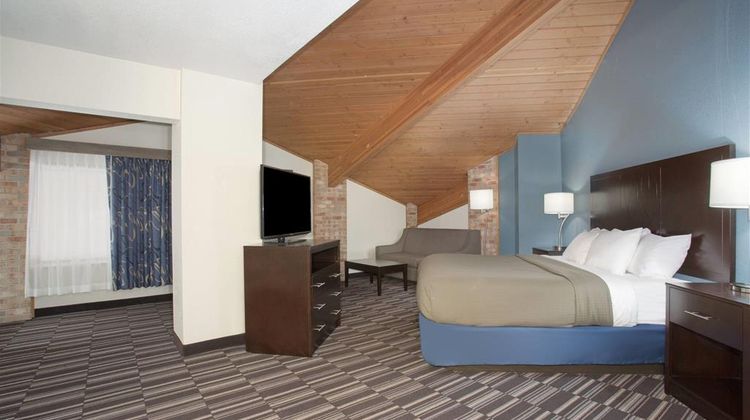 AmericInn Hotel & Suites Mount Pleasant Suite