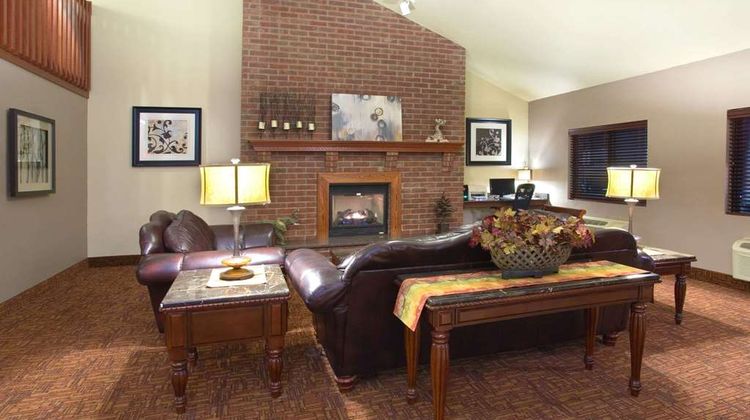 AmericInn by Wyndham New London Lobby