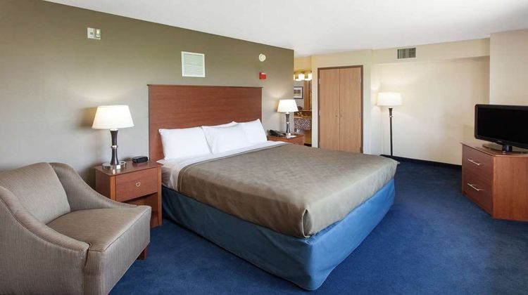 AmericInn by Wyndham Webster City Suite