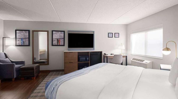 AmericInn by Wyndham Shakopee Room