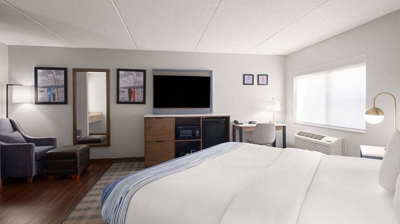 <b>AmericInn by Wyndham Shakopee Room</b>. Images powered by <a href="https://iceportal.shijigroup.com/" title="IcePortal" target="_blank">IcePortal</a>.