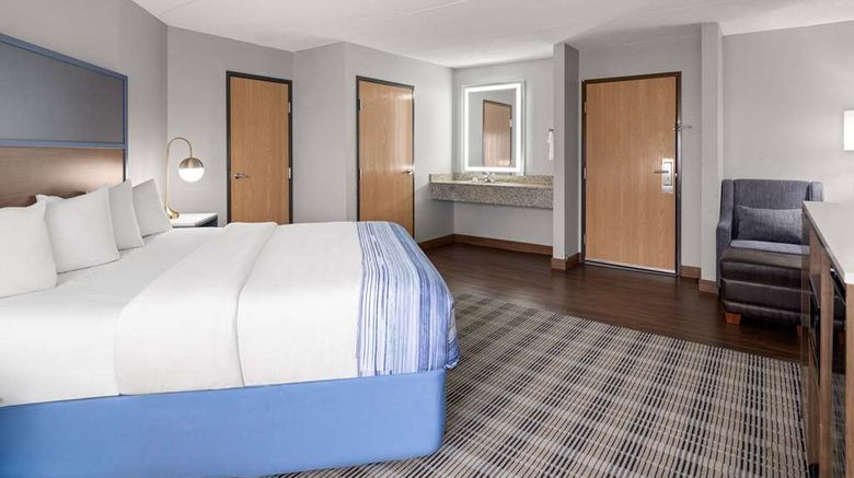 <b>AmericInn by Wyndham Shakopee Room</b>. Images powered by <a href="https://iceportal.shijigroup.com/" title="IcePortal" target="_blank">IcePortal</a>.