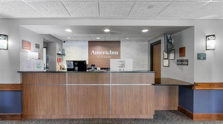 AmericInn by Wyndham Green Bay East Lobby