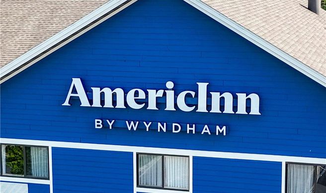 AmericInn by Wyndham Green Bay East Exterior