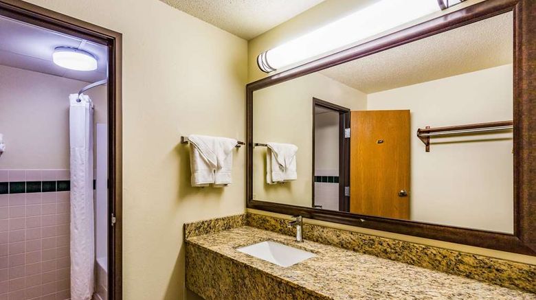 <b>AmericInn by Wyndham Hampton Room</b>. Images powered by <a href="https://iceportal.shijigroup.com/" title="IcePortal" target="_blank">IcePortal</a>.