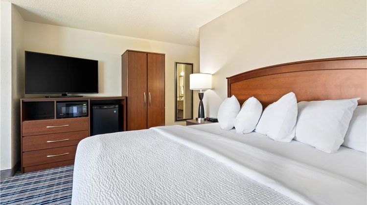 AmericInn by Wyndham Dickinson Room